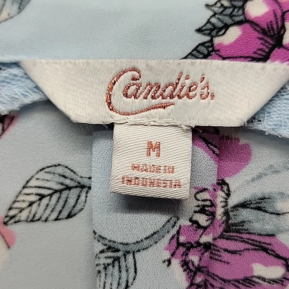 Candie's Floral V neck Blouse Size Medium - Picture 2 of 8